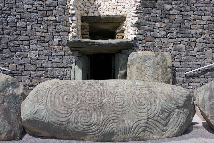 Newgrange (Irland - Trim - Larne)