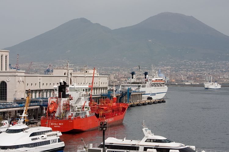 Neapel * Hafen (Italien - Herkulaneum & Neapel)