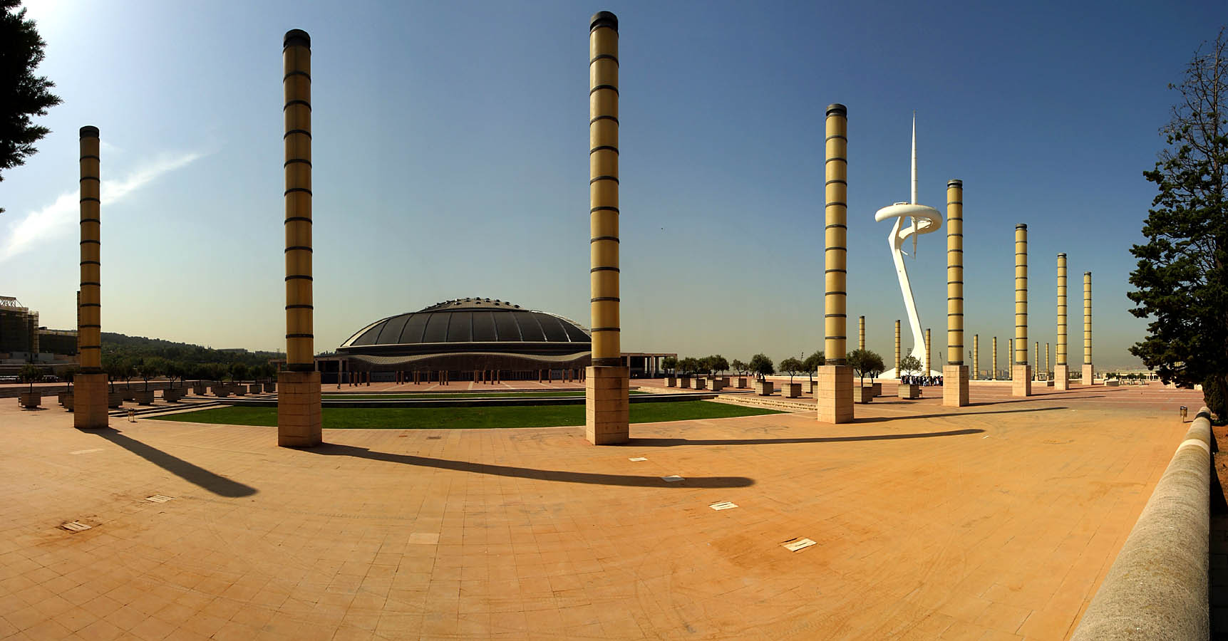 Panorama >> Barcelona - Olympiagelnde mit Fernmeldeturm