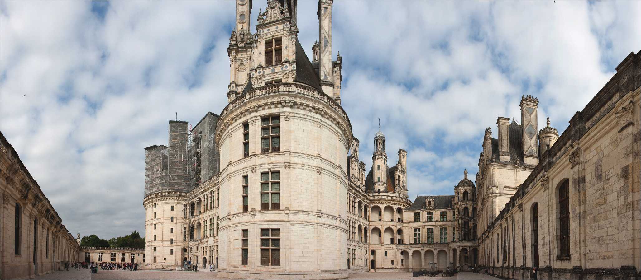 Panorama >> Innenhof Schloss Chambord