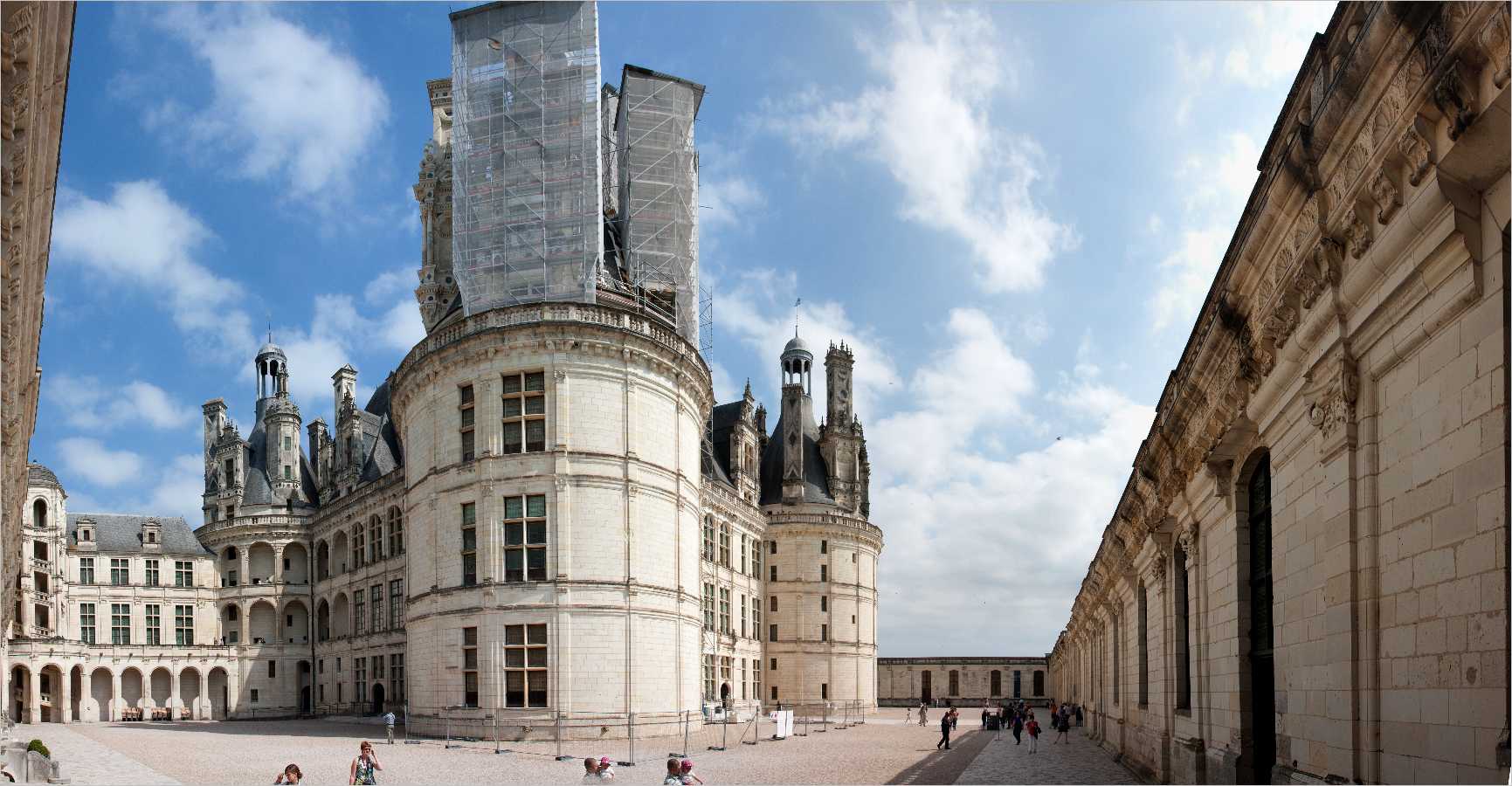 Panorama >> Innenhof Schloss Chambord