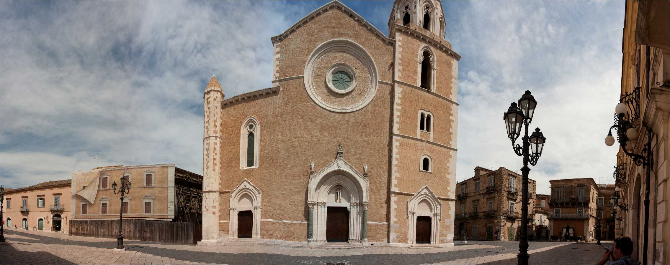 Panorama >> Lucera Piazza Duomo