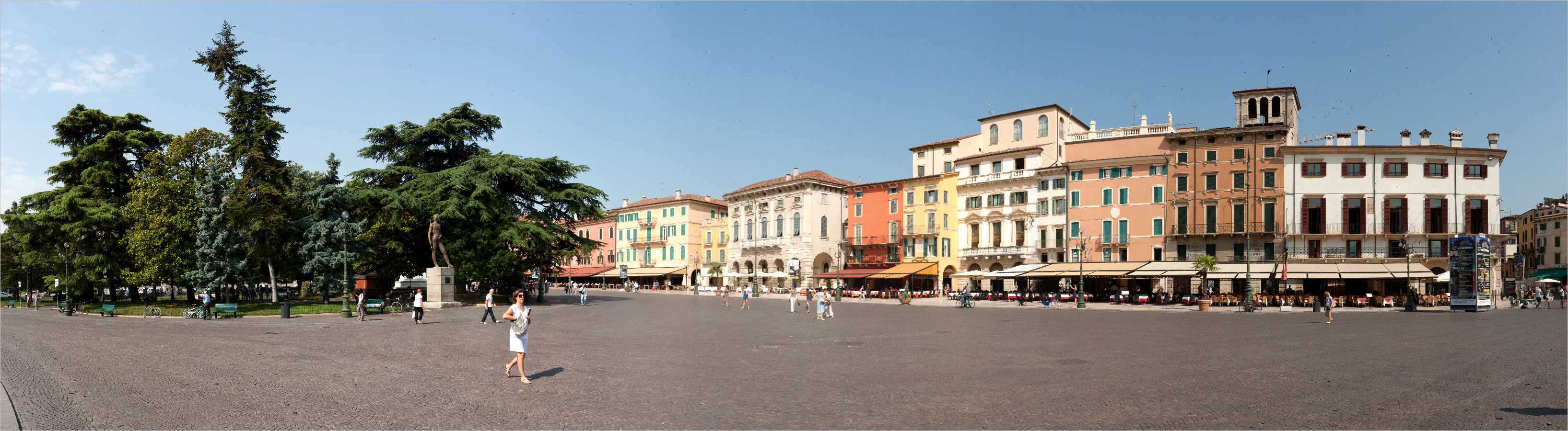Panorama >> Verona Piazza Bra