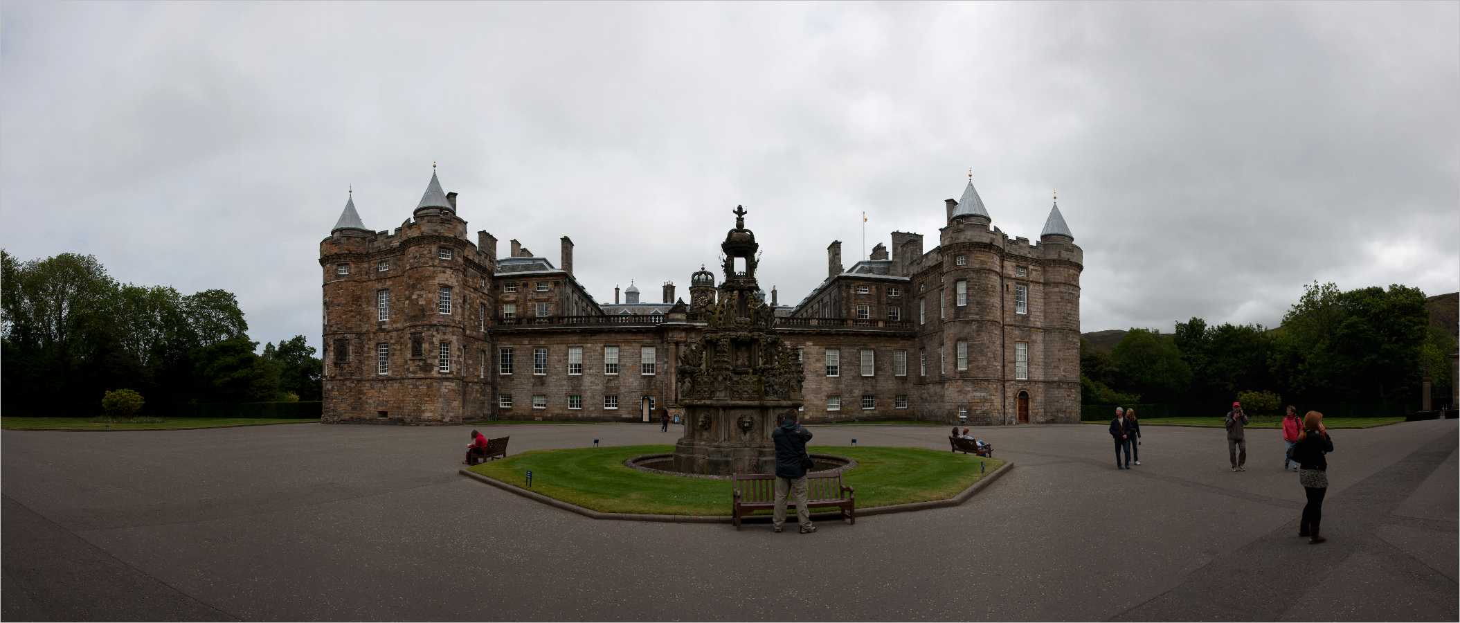 Panorama >> Palace of Holyrood House