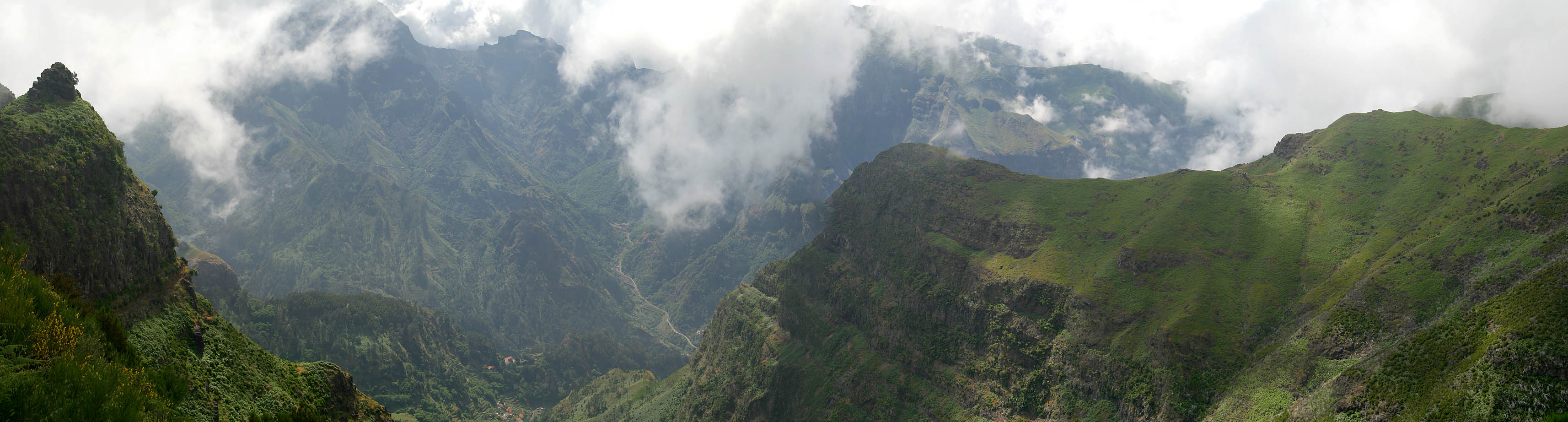 Panorama >> Madeira - Zwischen Enumeada und Paul da Serra