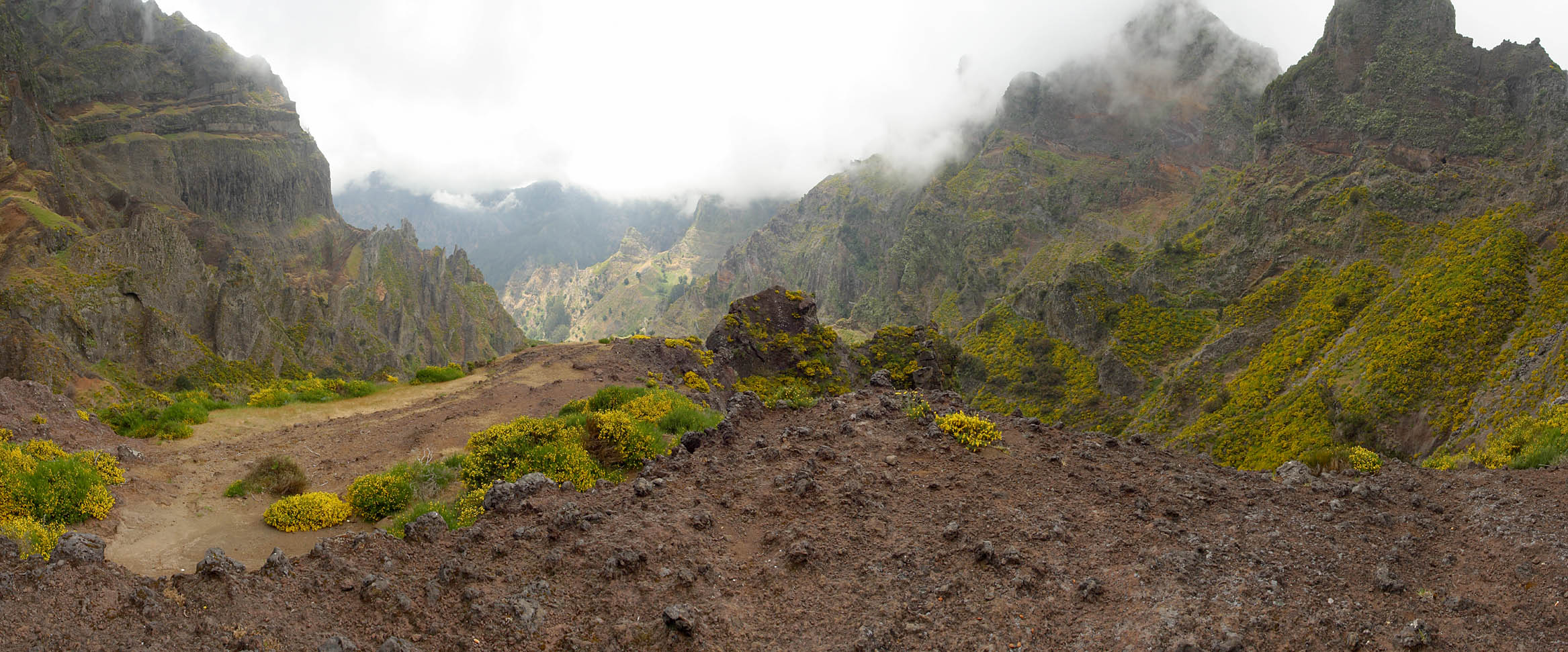 Panorama >> Madeira - Zwischen Pico do Arieiro und Pico Ruivo