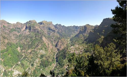 Panorama Blick vom Eire do Serrado auf Curral das Freiras Panorama Blick vom Eire do Serrado auf Curral das Freiras
